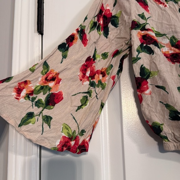 NWT Ambiance Floral Button-Up Blouse with Bell sleeves Size Medium - Picture 2 of 6
